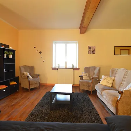 Cosy With Enclosed Garden