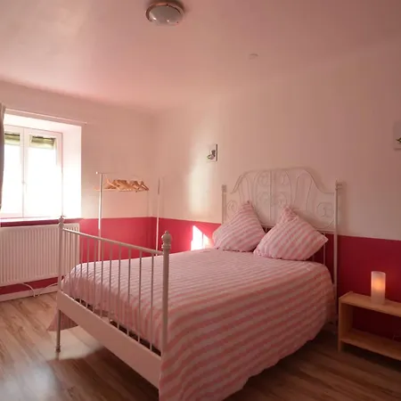 Cosy With Enclosed Garden Holiday home