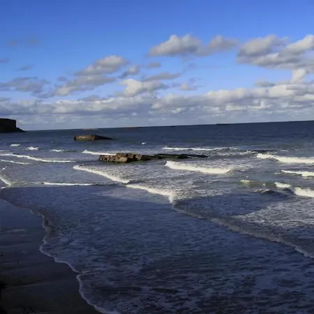 In Saint-clement Near The Sea Tatil Evi